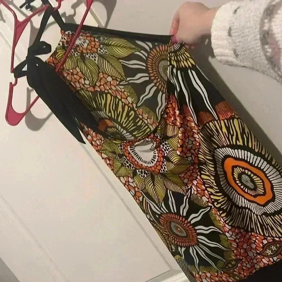 Vintage Y2K Backless Top size Large abstract Design Body Central like new - Picture 4 of 8